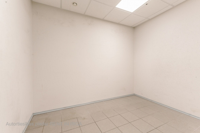 Biroja telpas 1. stāvā Mūkusalas biroju centrā.  Tiek iznomātas tirdzniecības / komerctelpas Rīga - foto 6