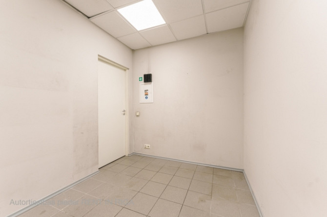 Biroja telpas 1. stāvā Mūkusalas biroju centrā.  Tiek iznomātas tirdzniecības / komerctelpas Rīga - foto 7