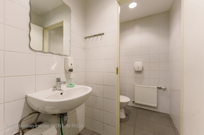 Tirdzniecības telpas 1. stāvā Mūkusalas biroju centrā.  Tiek iznomātas tirdzniecības / Rīga - foto 9