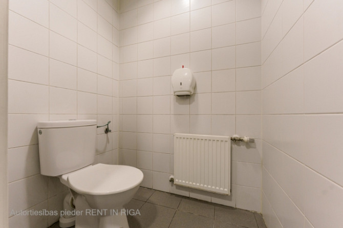 Tirdzniecības telpas 1. stāvā Mūkusalas biroju centrā.  Tiek iznomātas tirdzniecības / Rīga - foto 8