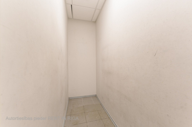 Tirdzniecības telpas 1. stāvā Mūkusalas biroju centrā.  Tiek iznomātas tirdzniecības / Rīga - foto 5