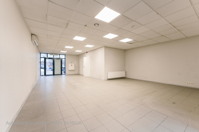 Tirdzniecības telpas 1. stāvā Mūkusalas biroju centrā.  Tiek iznomātas tirdzniecības / Rīga - foto 2