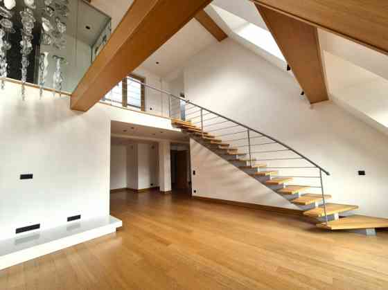 Эксклюзивная двухуровневая квартира с просторной частной террасой на крыше, Rīga