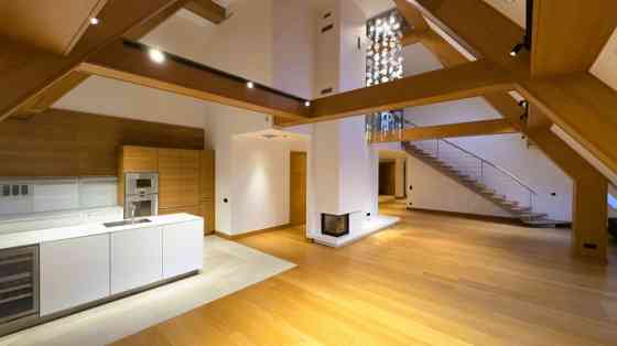 Эксклюзивная двухуровневая квартира с просторной частной террасой на крыше, Rīga