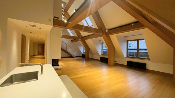 Ekskluzīvs divu līmeņu dzīvoklis ar plašu, privātu jumta terasi, pirts telpu un kamīnu. Rīga - foto 7