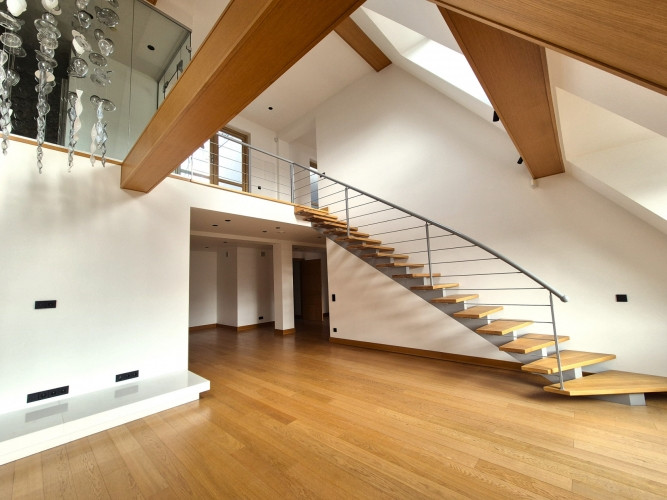 Ekskluzīvs divu līmeņu dzīvoklis ar plašu, privātu jumta terasi, pirts telpu un kamīnu. Rīga - foto 4