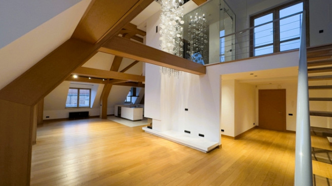 Ekskluzīvs divu līmeņu dzīvoklis ar plašu, privātu jumta terasi, pirts telpu un kamīnu. Rīga - foto 2