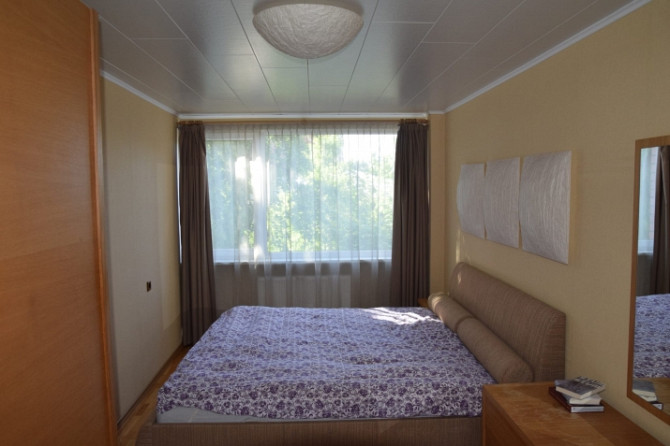 Izīrē 3 istabu dzīvokli Teikā ar garāžu!  Dzīvoklī 2 guļamistabas, kabinets un plaša viesistaba. Pri Рига - изображение 3