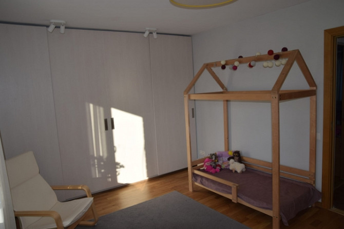 Izīrē 3 istabu dzīvokli Teikā ar garāžu!  Dzīvoklī 2 guļamistabas, kabinets un plaša viesistaba. Pri Рига - изображение 6