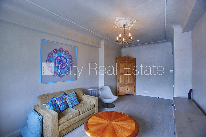 Pagalma ēka, renovēta māja, slēgts pagalms, ieeja no pagalma, kāpņu telpa pēc kosmētiskā Rīga - foto 7