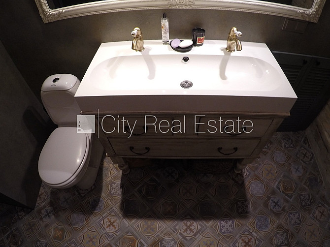 Pagalma ēka, renovēta māja, slēgts pagalms, ieeja no pagalma, kāpņu telpa pēc kosmētiskā Rīga - foto 15