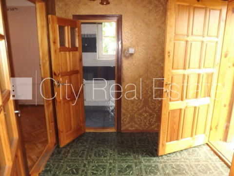 Jaunceltne, labiekārtots apzaļumots pagalms, teritorijas iebrauktuves vārti aprīkoti ar Rīga - foto 11