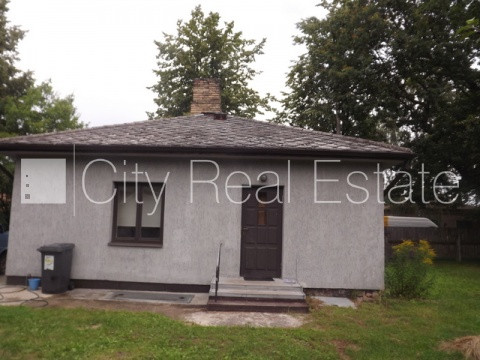 Jaunceltne, labiekārtots apzaļumots pagalms, teritorijas iebrauktuves vārti aprīkoti ar Rīga - foto 14