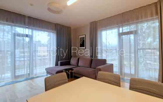 Благоустроенная озеленённая территория, территория обнесена забором, места для Jūrmala