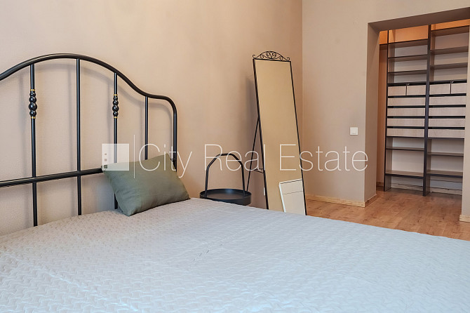 Фасадный дом, реновированный дом, подъездная дорога покрыта брущаткoй, Рига - изображение 14