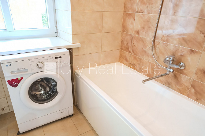 Фасадный дом, реновированный дом, подъездная дорога покрыта брущаткoй, Рига - изображение 17