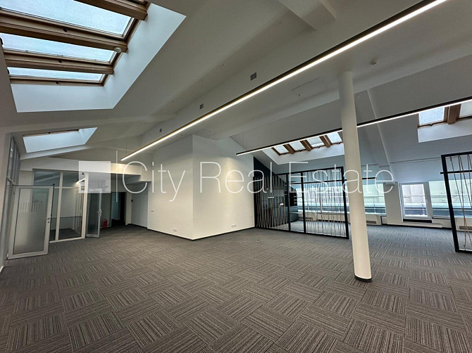 Restaurēta māja, iežogota teritorija, terase, plašs skats no loga, divstāvīgs, istabas Rīga - foto 6