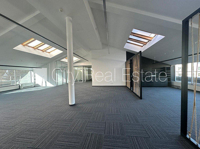 Restaurēta māja, iežogota teritorija, terase, plašs skats no loga, divstāvīgs, istabas Rīga - foto 12