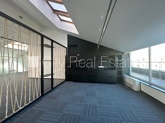 Restaurēta māja, iežogota teritorija, terase, plašs skats no loga, divstāvīgs, istabas Rīga - foto 13