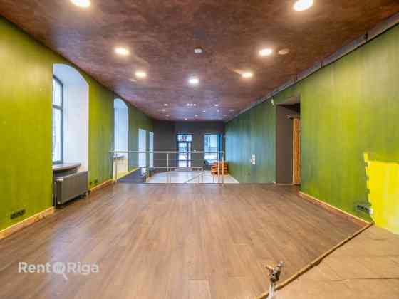Коммерческие помещения с большими витринами в отличной локации! Помещения Rīga