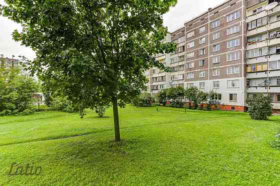 Tiek izīrēts divistabu dzīvoklis Pļavniekos.
Dzīvoklī ir plaša atsevišķa  viesistaba, atsevišķa guļa Рига