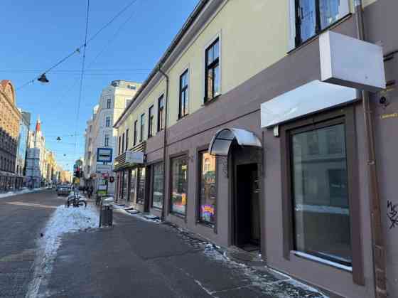 Сдаются в аренду помещения в очень активной локации. Светлые помещения с большой Rīga