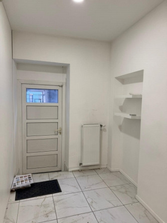 Tiek iznomātas telpas ļoti aktīvā lokācijā. Gaišas telpas ar lielu skatlogu, sanitārais Rīga - foto 6