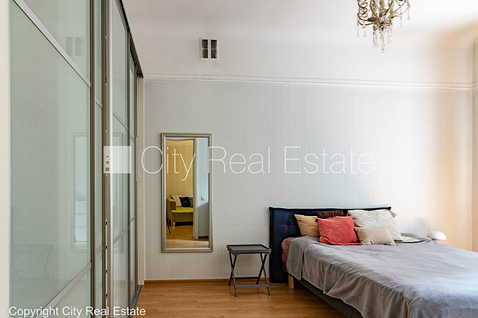 Renovēta māja, slēgts pagalms, ieeja no pagalma, kāpņu telpa pēc kapitālā remonta, logi Rīga - foto 20