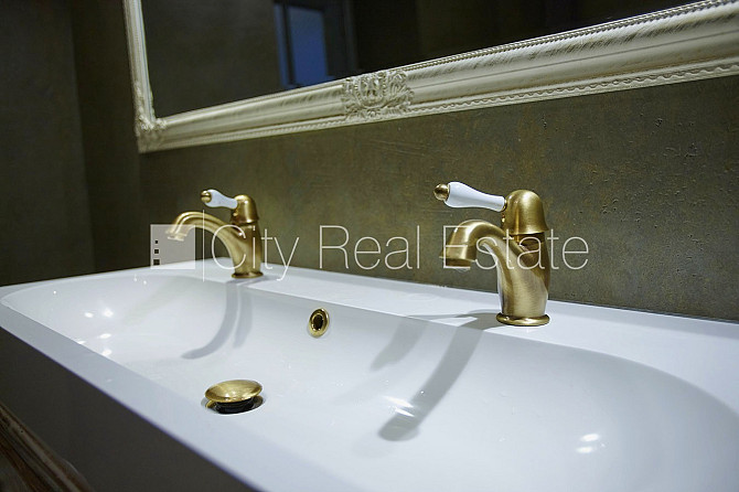 Фасадный дом, кирпичные стены, вход с улицы, лифт, лестничная клетка после Рига - изображение 16