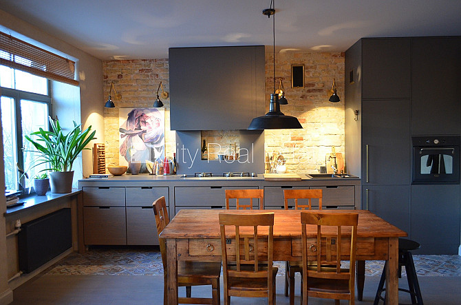 Фасадный дом, кирпичные стены, вход с улицы, лифт, лестничная клетка после Рига - изображение 6