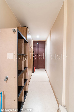 Фасадный дом, реновированный дом, подъездная дорога покрыта брущаткoй, вход с Рига - изображение 15