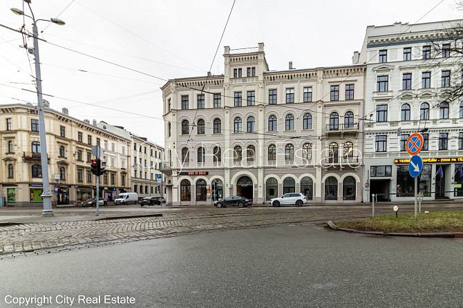 Фасадный дом, реновированный дом, подъездная дорога покрыта брущаткoй, вход с Рига - изображение 18