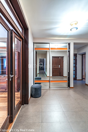 Новостройка, фасадный дом, закрытый двор, до ближайшей парковки 70 м, вход со двора, Рига - изображение 12