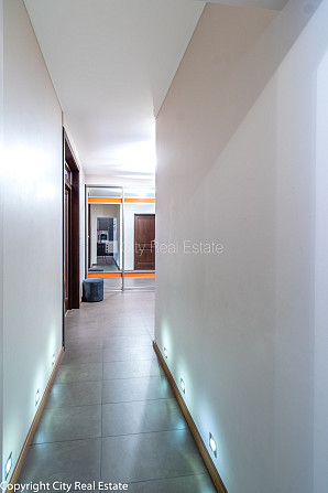 Новостройка, фасадный дом, закрытый двор, до ближайшей парковки 70 м, вход со двора, Рига - изображение 11