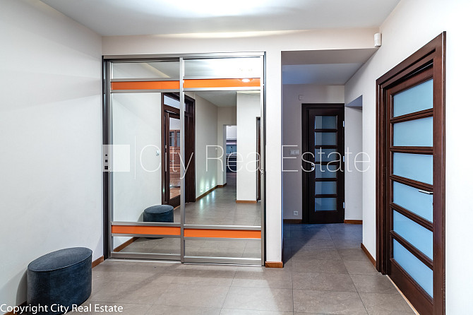 Новостройка, фасадный дом, закрытый двор, до ближайшей парковки 70 м, вход со двора, Рига - изображение 13