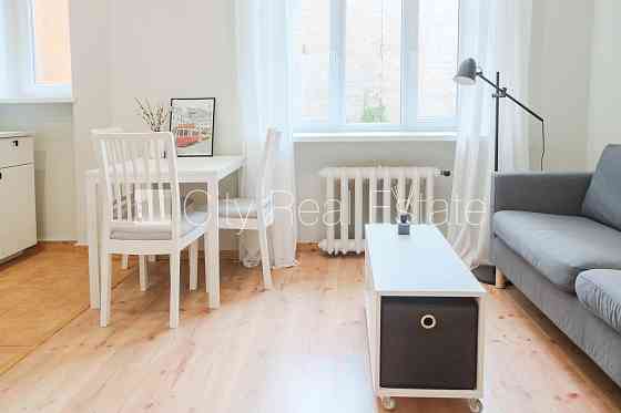 Дом во дворе, закрытый двор, вход со двора, мансарда, окна выходят во двор, студио, Рига