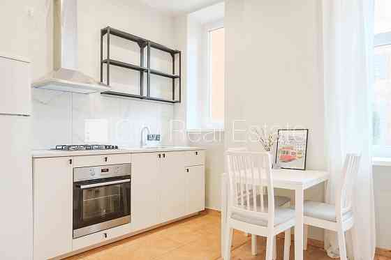 Дом во дворе, закрытый двор, вход со двора, мансарда, окна выходят во двор, студио, Рига