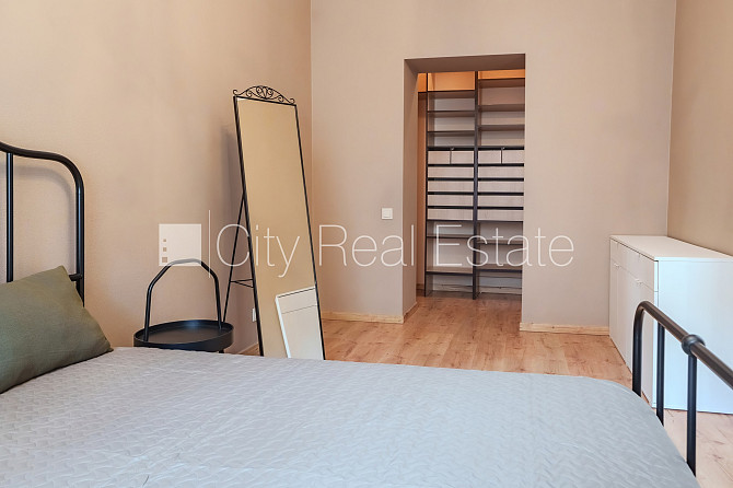 Дом во дворе, закрытый двор, вход со двора, мансарда, окна выходят во двор, студио, Рига - изображение 11