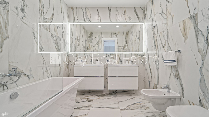 Новостройка, благоустроенный озеленённый двор, закрытый двор, территория Юрмала - изображение 20