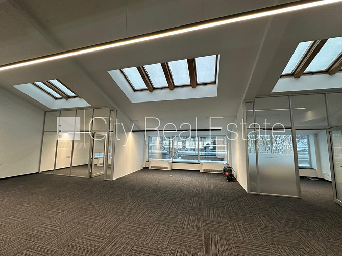 Фасадный дом, реновированный дом, закрытый двор, вход с улицы, лестничная клетка Рига - изображение 10