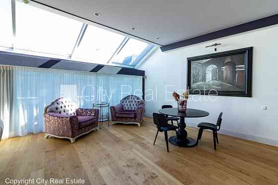 Фасадный дом, реновированный дом, фасад с декоративной штукатуркой, закрытый Рига