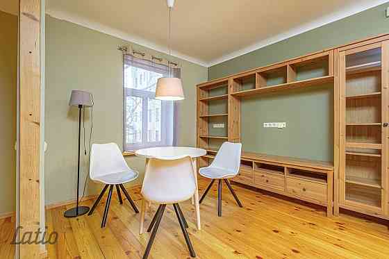 Izīrē 1 ist. dzīvokli pēc kapitāla remonta.  Dzīvoklī ir atsevišķa vannasistaba ar dušu, liels siena Rīga