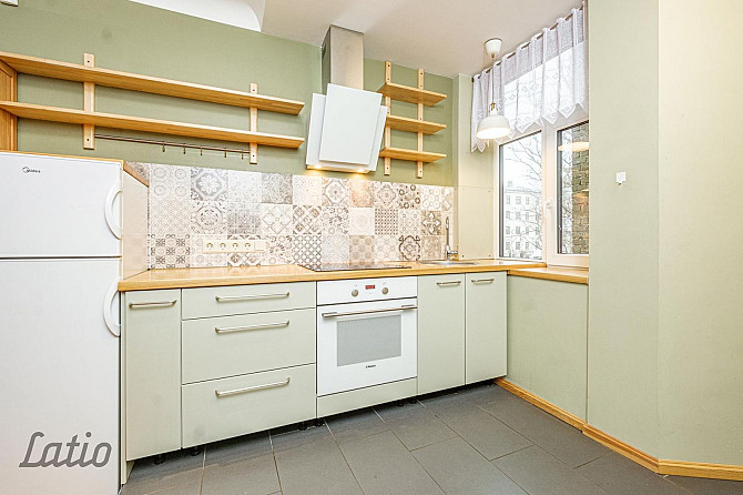 Izīrē 1 ist. dzīvokli pēc kapitāla remonta.  Dzīvoklī ir atsevišķa vannasistaba ar dušu, Rīga - foto 3