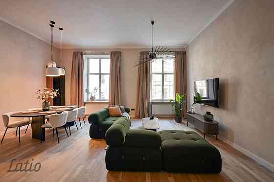 Ilgtermiņa īrei pieejams pilnīgi jauns, elegants luksusa klases dzīvoklis Rīgas centrā. Pārdomāts pl Rīga