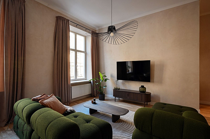 Ilgtermiņa īrei pieejams pilnīgi jauns, elegants luksusa klases dzīvoklis Rīgas centrā. Rīga - foto 2