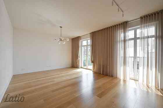 Īrei pieejams plašs un gaišs trīsistabu dzīvoklis ar balkonu, jaunajā projektā Magdalēnas kvartāls,  Rīga