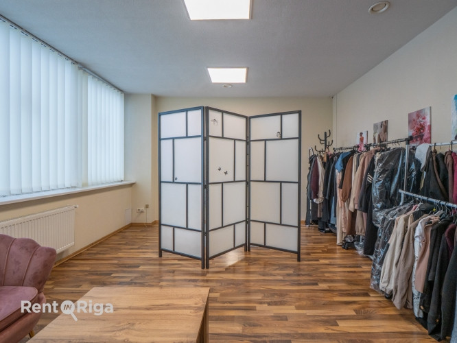 Iznomā offisa telpu Ķengaragā  Telpas platība 23m2.  Pieejama koplietošanas telpas: + tualete; Rīga - foto 2