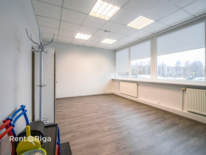Iznomā offisa telpu Ķengaragā  Telpas platība 22m2.  Pieejama koplietošanas telpas: + tualete; Rīga - foto 3