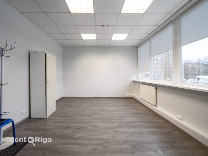 Iznomā offisa telpu Ķengaragā  Telpas platība 22m2.  Pieejama koplietošanas telpas: + tualete; Rīga - foto 2
