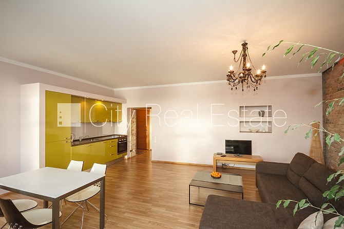 Фасадный дом, реновированный дом, благоустроенная озеленённая территория, вход с Рига - изображение 17